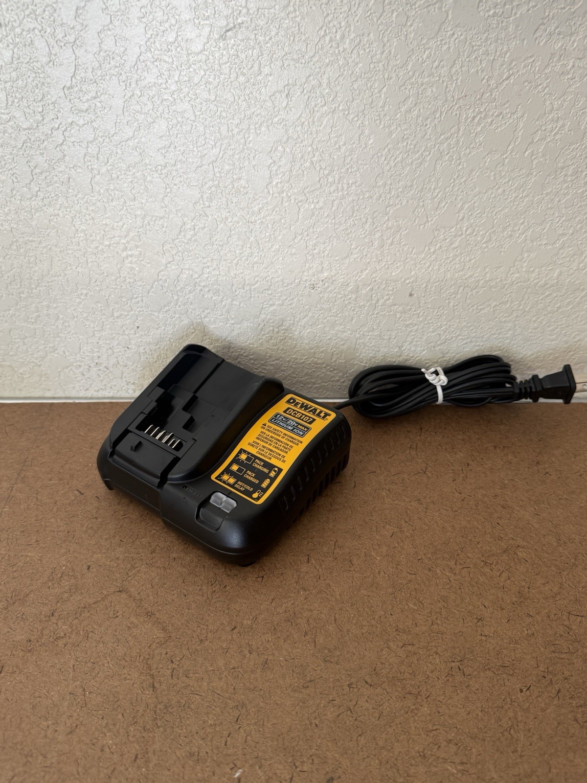 DEWALT DCB107 12V/20V MAX Lithium-Ion Battery Charger, Black