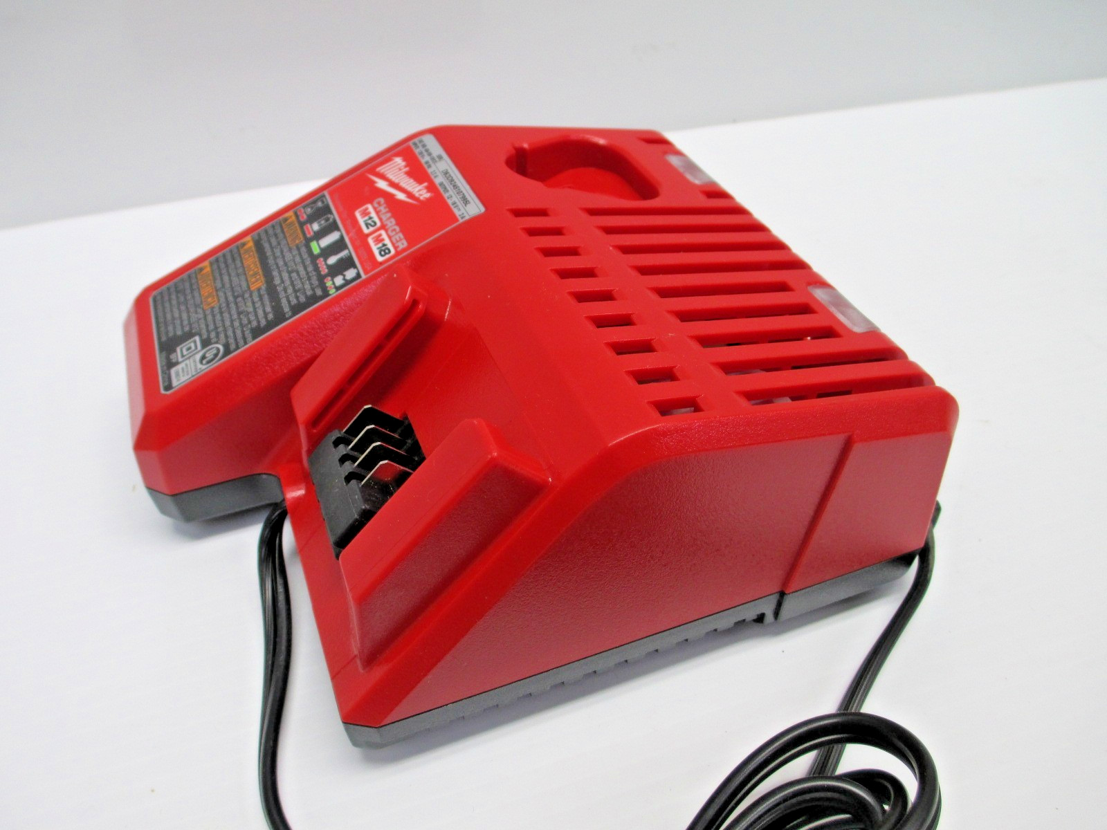 MILWAUKEE 12V 18V MULTI-VOLT LITHIUM ION BATTERY CHARGER OEM 48-59-1812 NEW