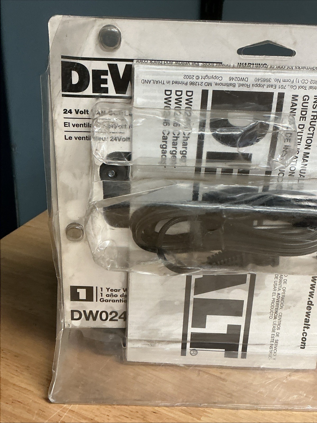 Dewalt DW0246 24V Fan Cooled Battery Charger Read