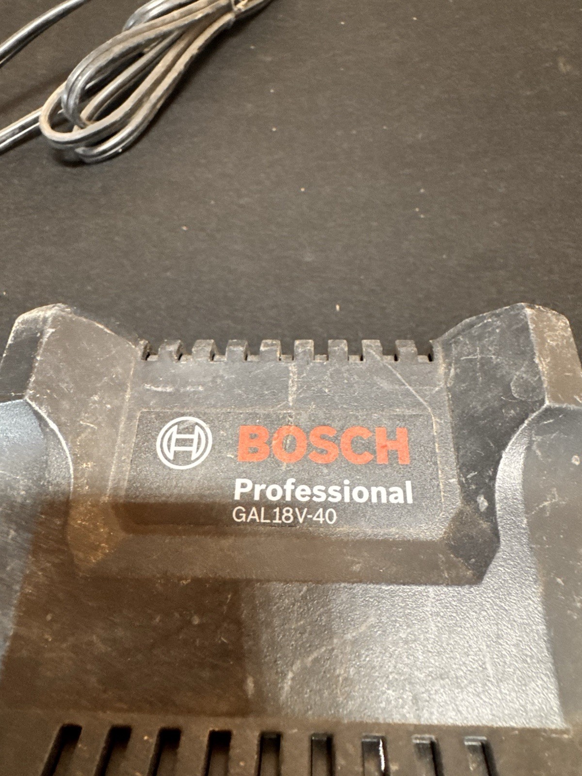 Bosch Professional GAL18V-40 Battery Charger GAL18V-40 18V Black 1-Bay