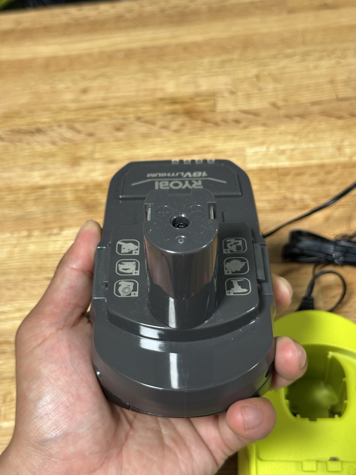 Ryobi ONE+ 18V Lithium Charger PCG002 w/ 18V 2Ah Battery