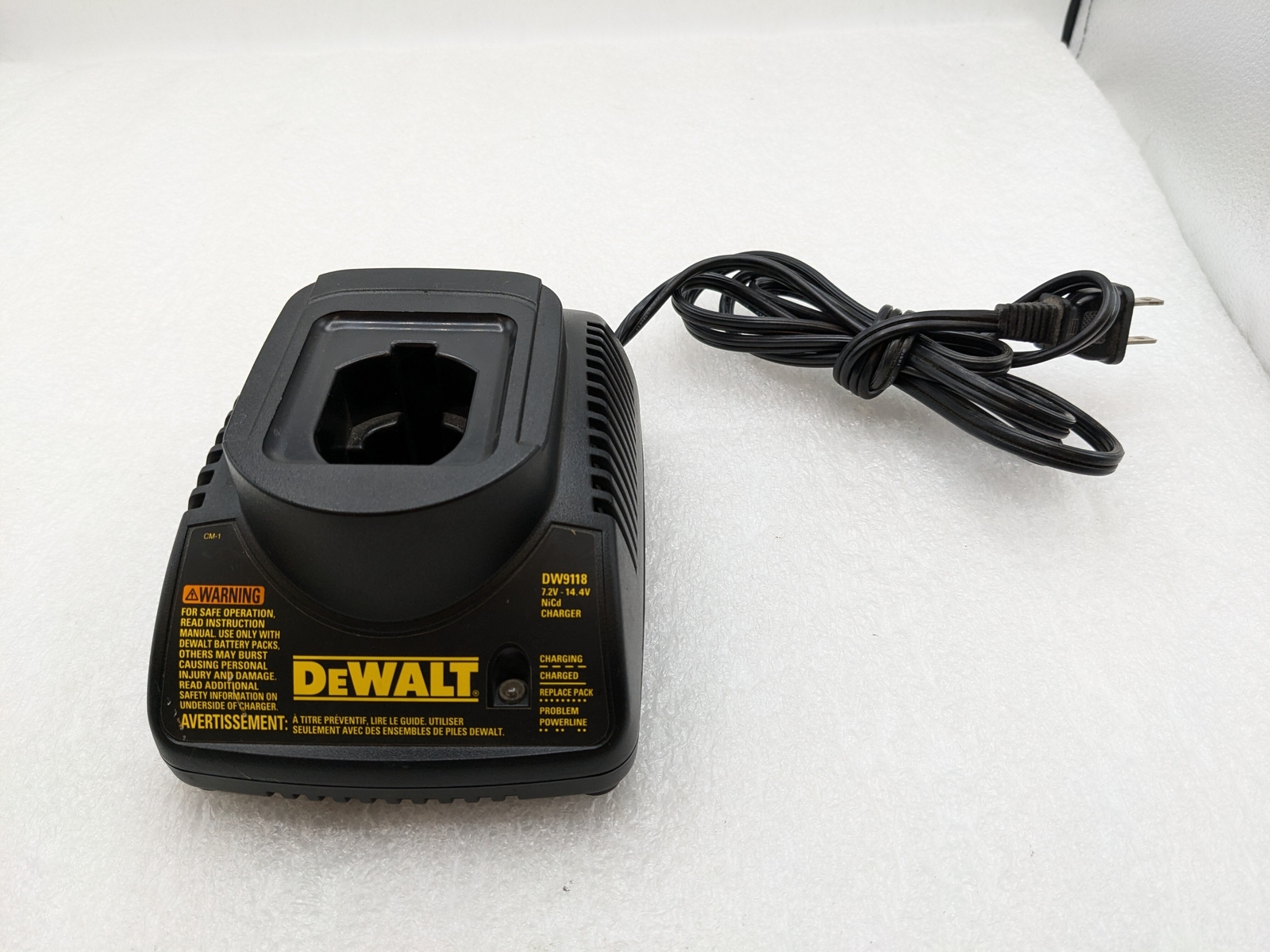 Dewalt DW9118 7.2V – 14.4V 1- NiCd Battery Charger 1.5 AMPS DC W/ Free Shipping