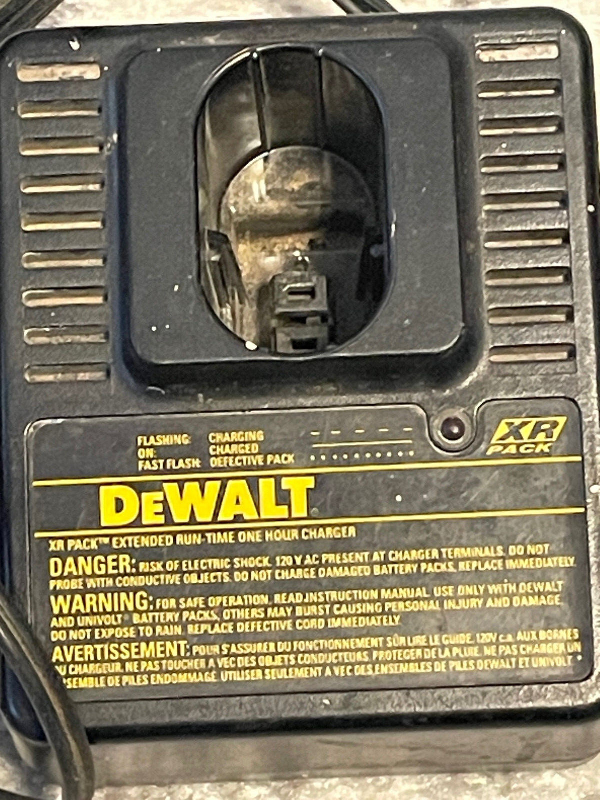DEWALT DW9106 XR PACK Extended Run Time One Hour Battery Charger
