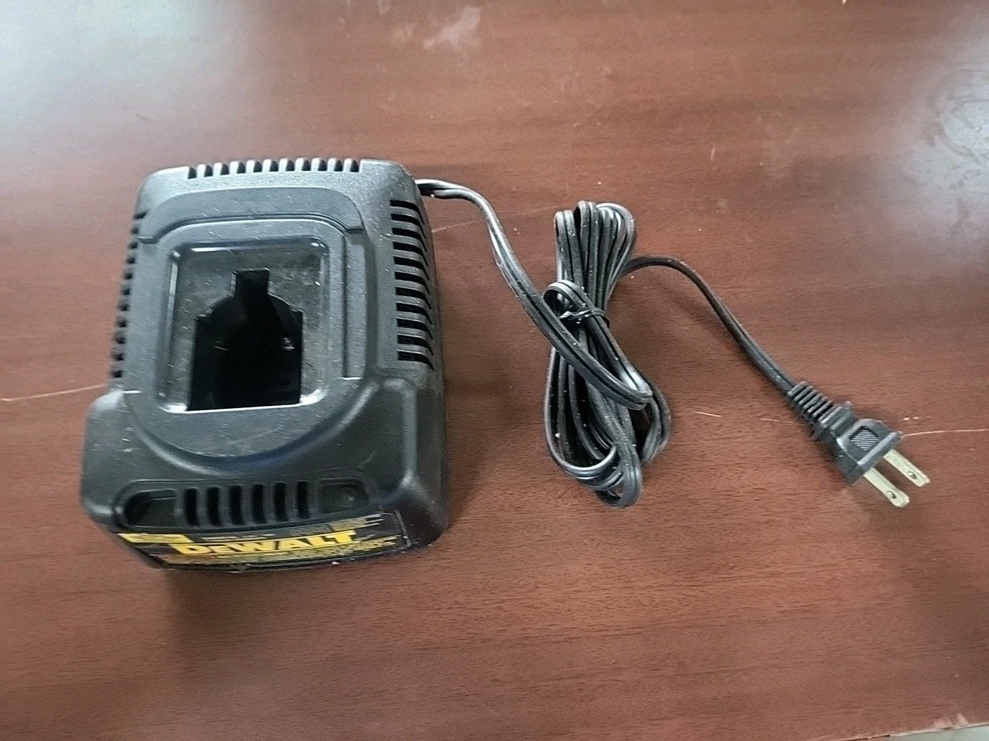 DeWalt DW9116 1 Hour NiCd Battery Charger 7.2V – 14.4V – 18V