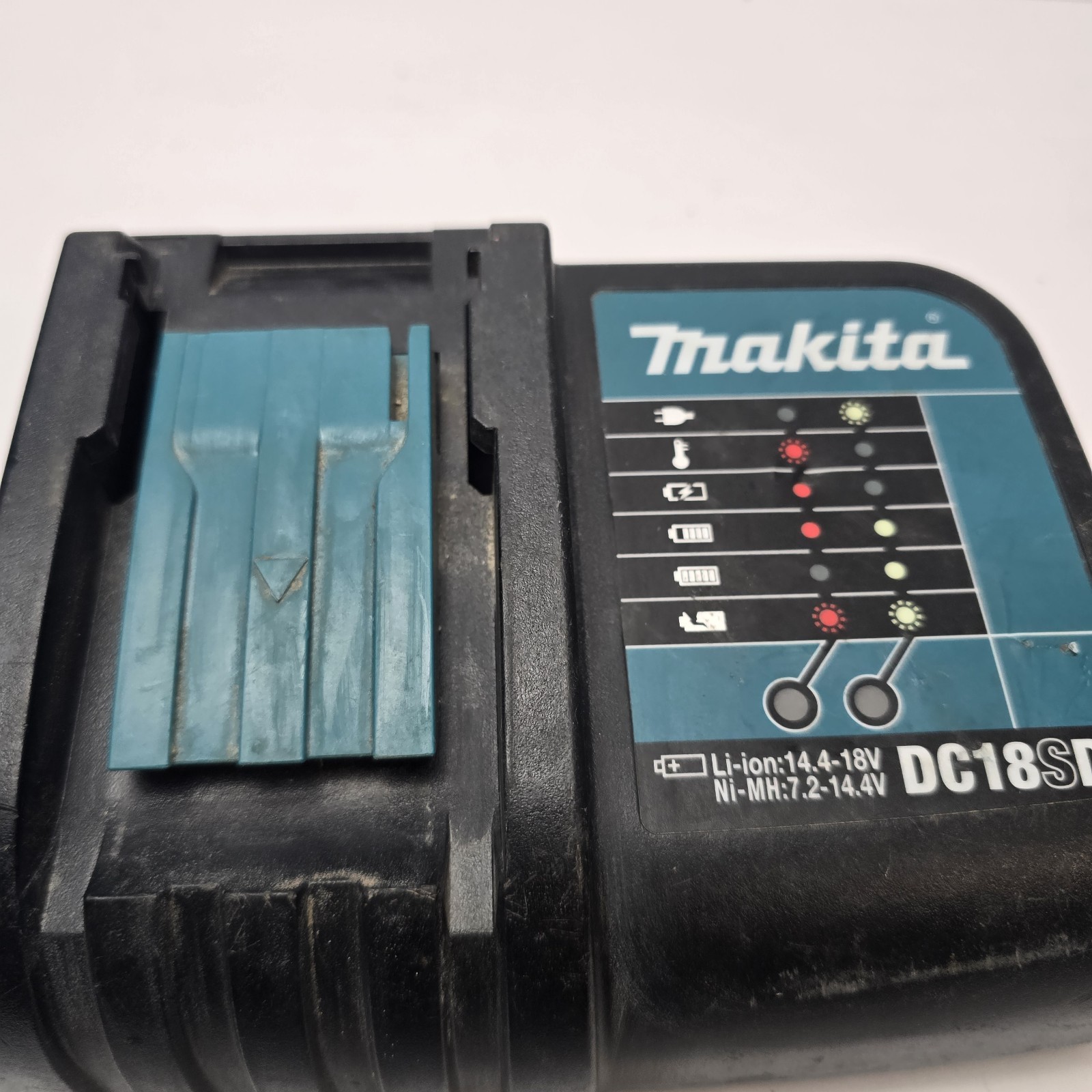 Makita DC18SD 18V Battery Charger 18 Volt 4 BL1830, BL1840B, BL1850B