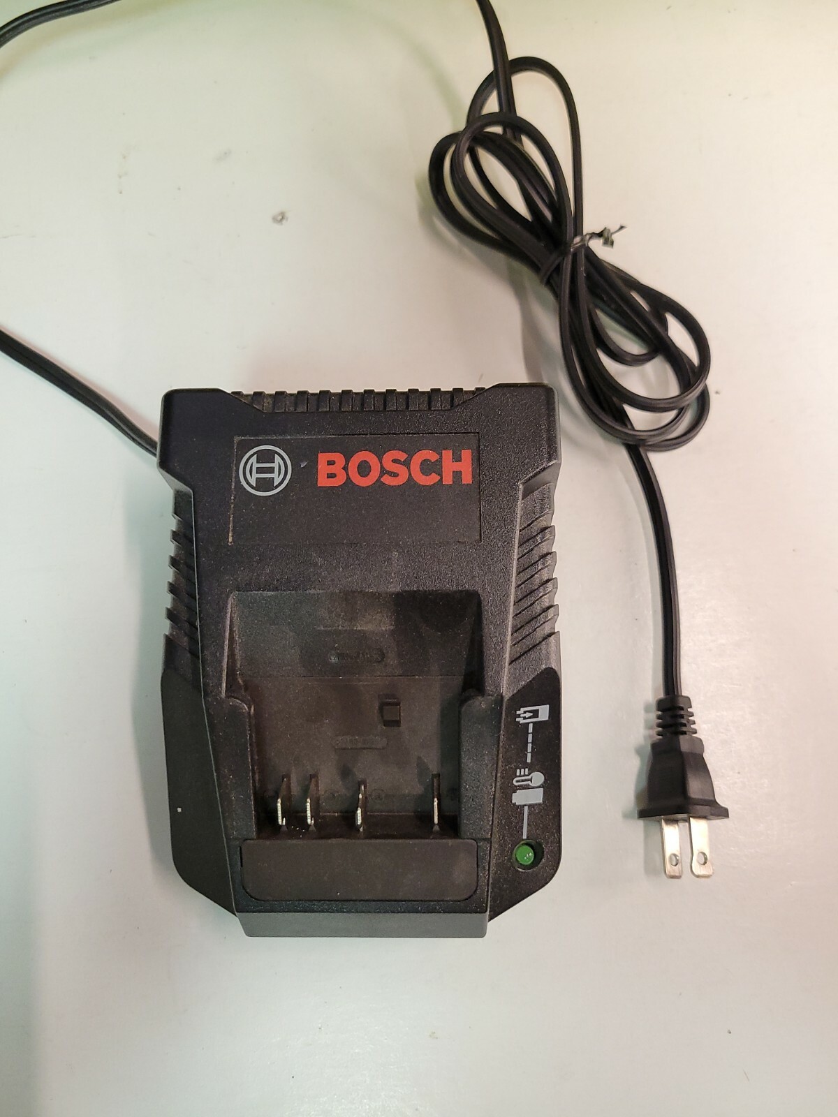 Bosch BC660 18V Battery Charger – Black