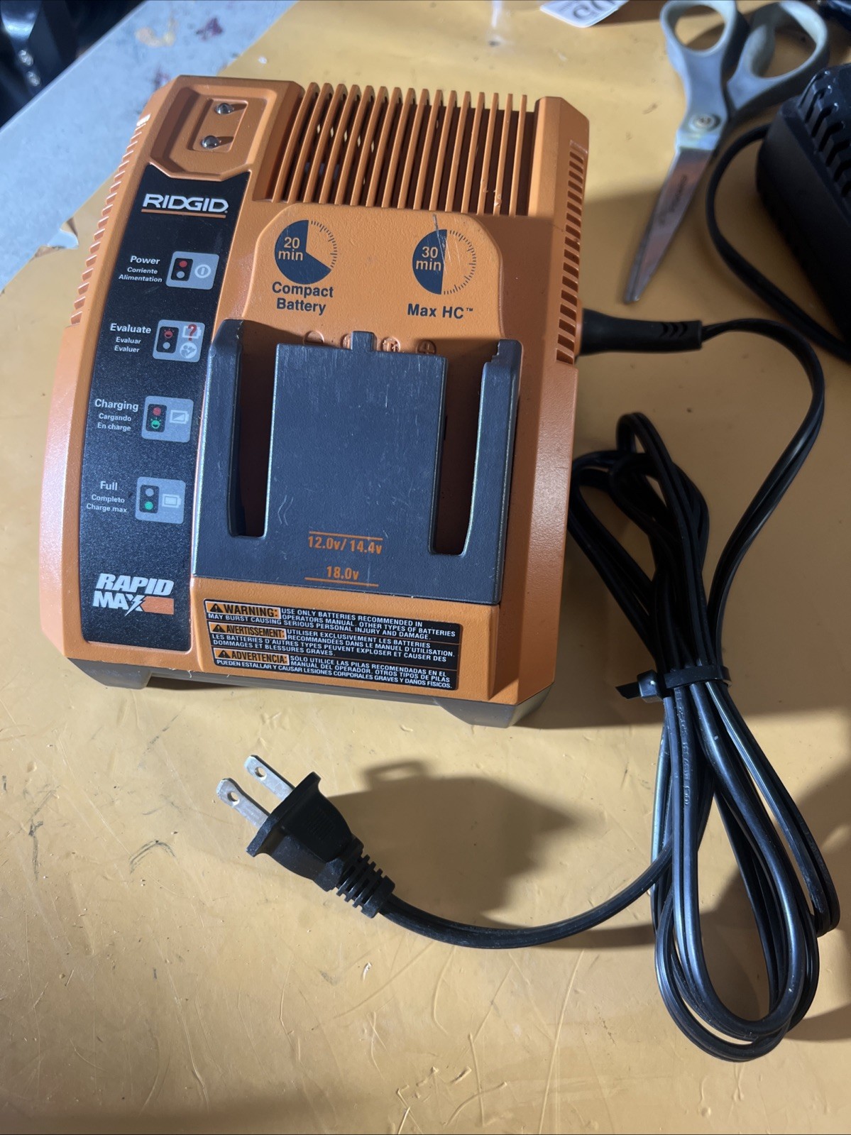 RIGID RAPID MAX 12.0/14.4/18.0 VOLT BATTERY CHARGER