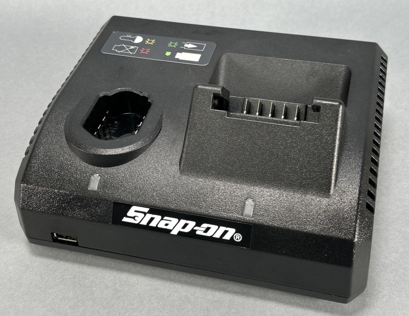 Snap-on 14.4V Power Supply Starter Kit W/ 2 Batteries & Charger CTPSK8174