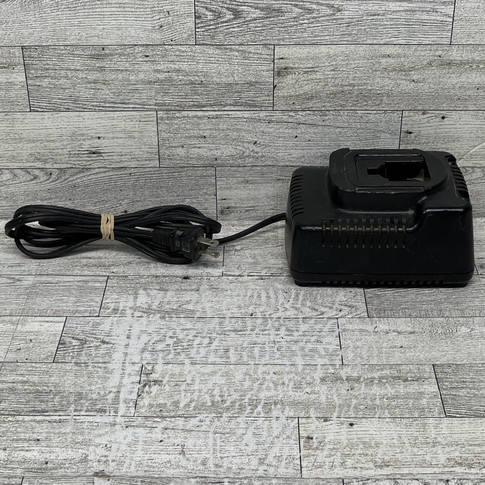 Genuine Dewalt DW9116 7.2V-18V 1 Hour NiCd Charger