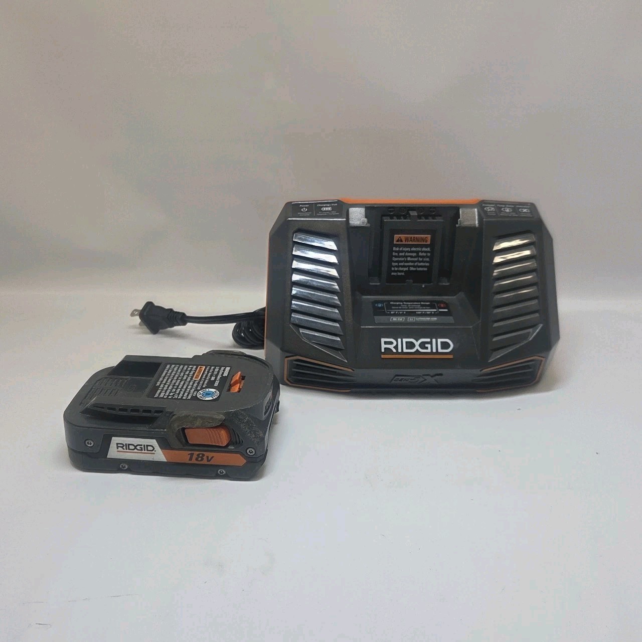 RIDGID R840095 GEN5X OEM Dual Chemistry Battery Charger With 18V 2.0 Ah Battery