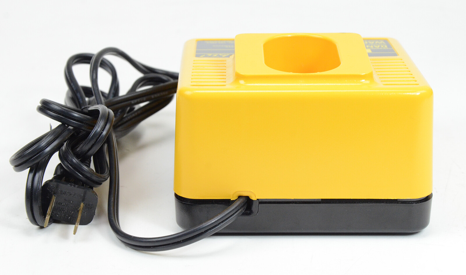 DeWalt Battery Charger DW9106 NiCad XR One Hour Extended Run Time 7.2V-14.4V