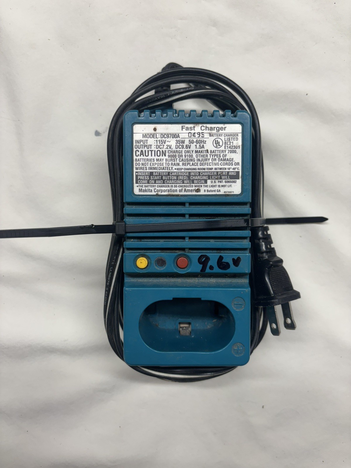 Makita Battery Fast Charger 120V 35W 60 Hz DC7.2V, DC9.6V 1.5A DC9700A DC9700