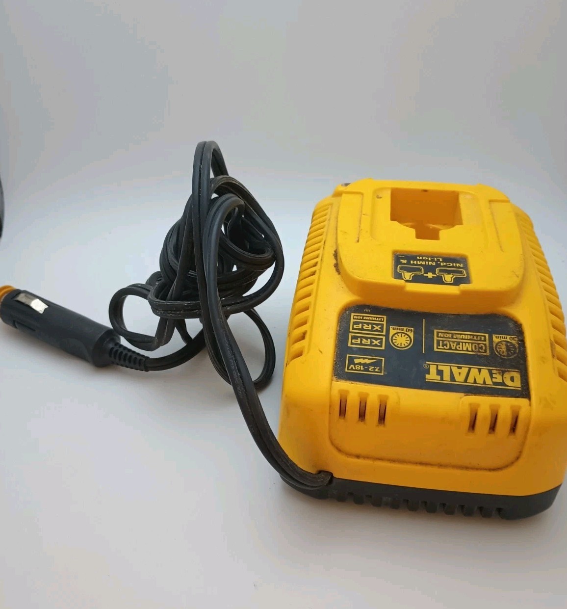DEWALT Vehicle Charger DC9319 7.2V-18V 18 Volt NiCd Li-Ion For DC9096 DC9182