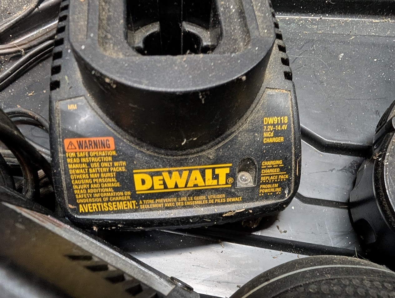 DEWALT DW9118 7.2V-14.4V Battery Charger – Black