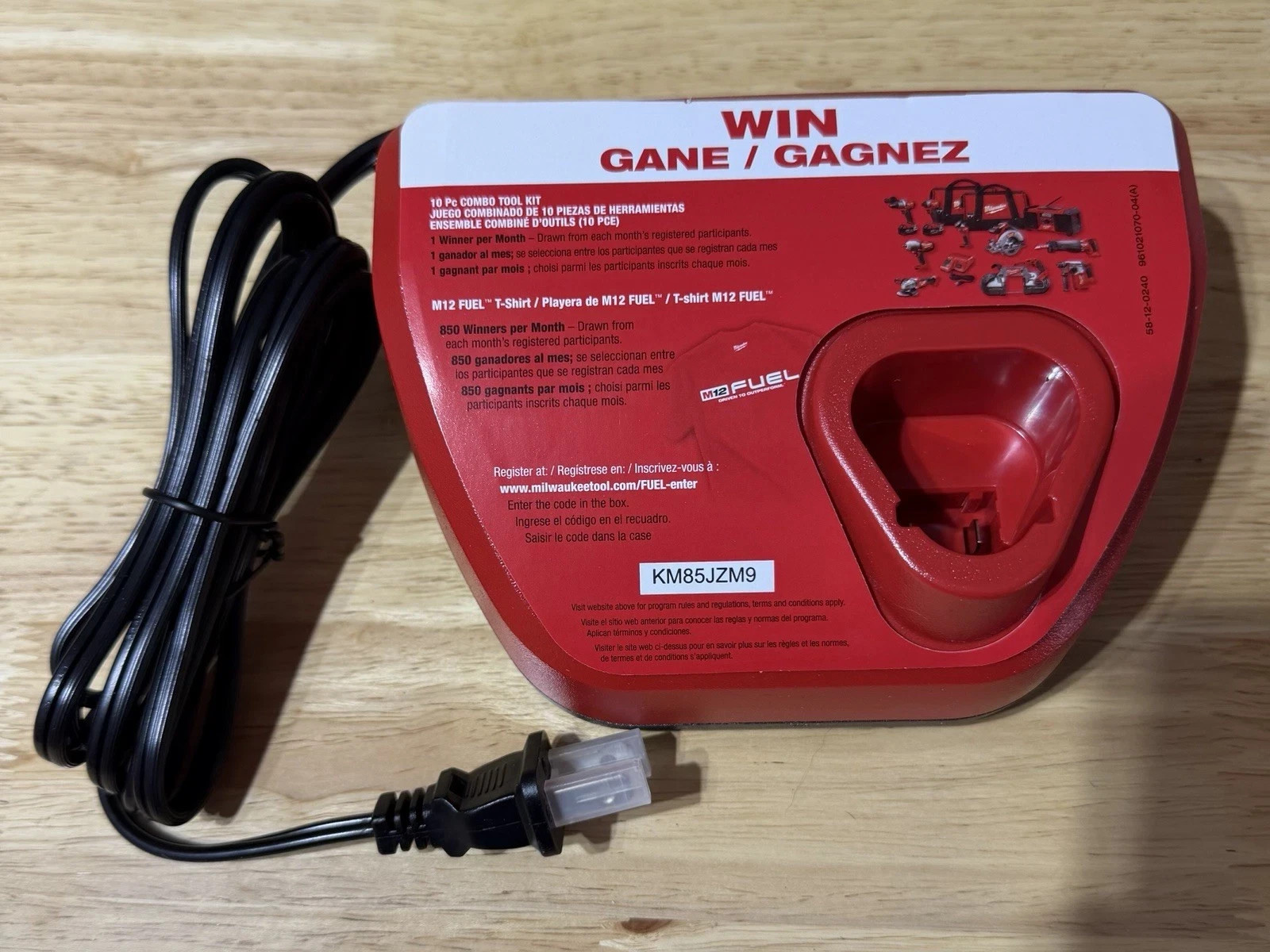 New Milwaukee M12 OEM Battery Charger Lithium Ion 12 Volt/Carrying Case Included
