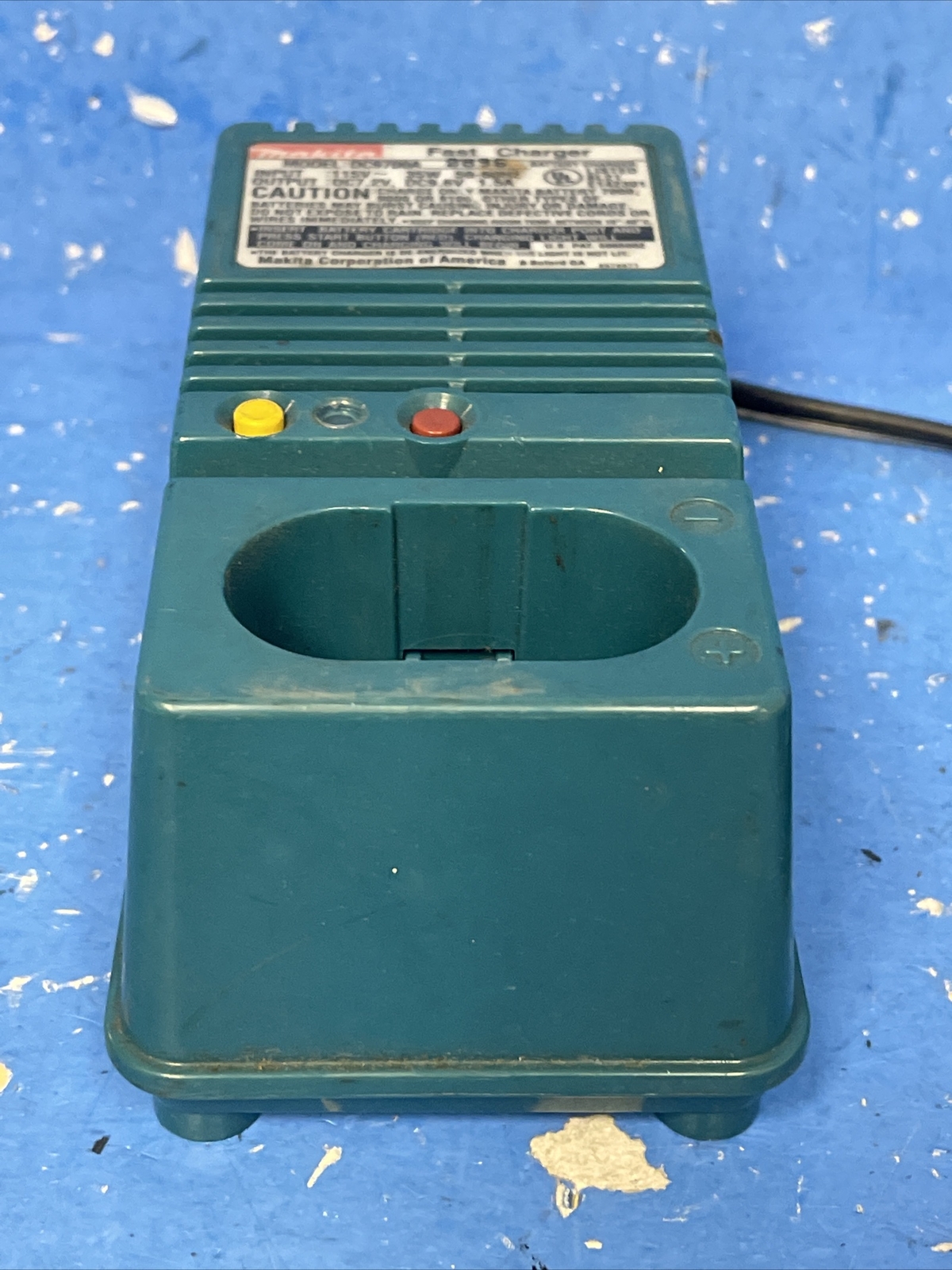 Makita DC9700A Battery Charger – Blue