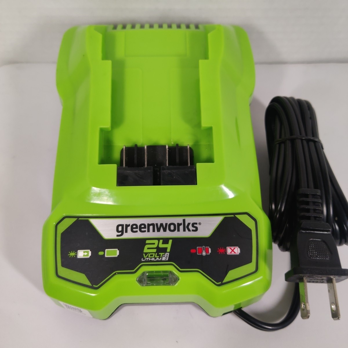 Greenworks 24V Lithium-Ion Rapid Battery Charger Model 2903102 ( Excellent )