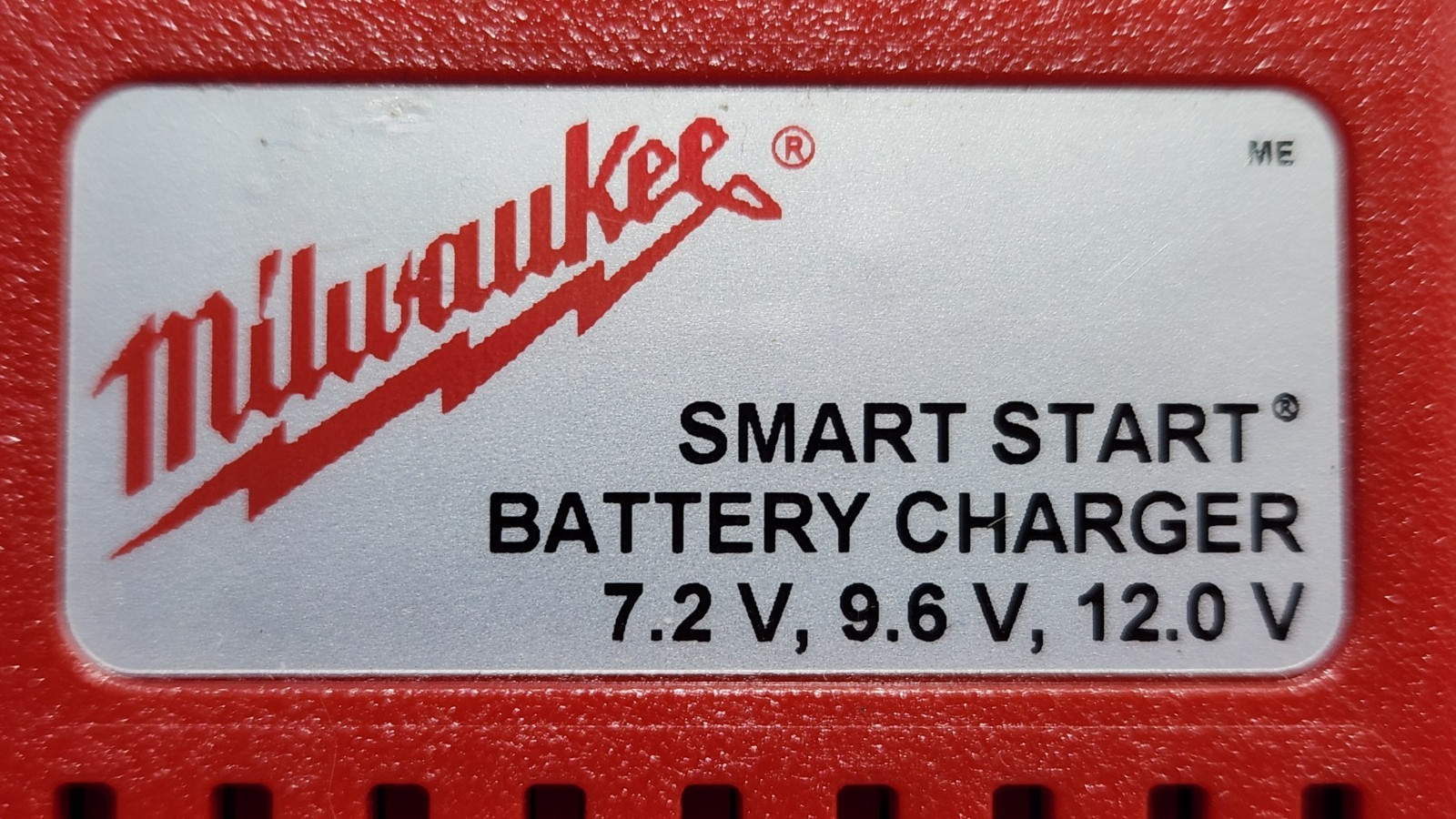 Milwaukee Smart Start Battery Charger 7.2, 9.6, 12.0 Volts