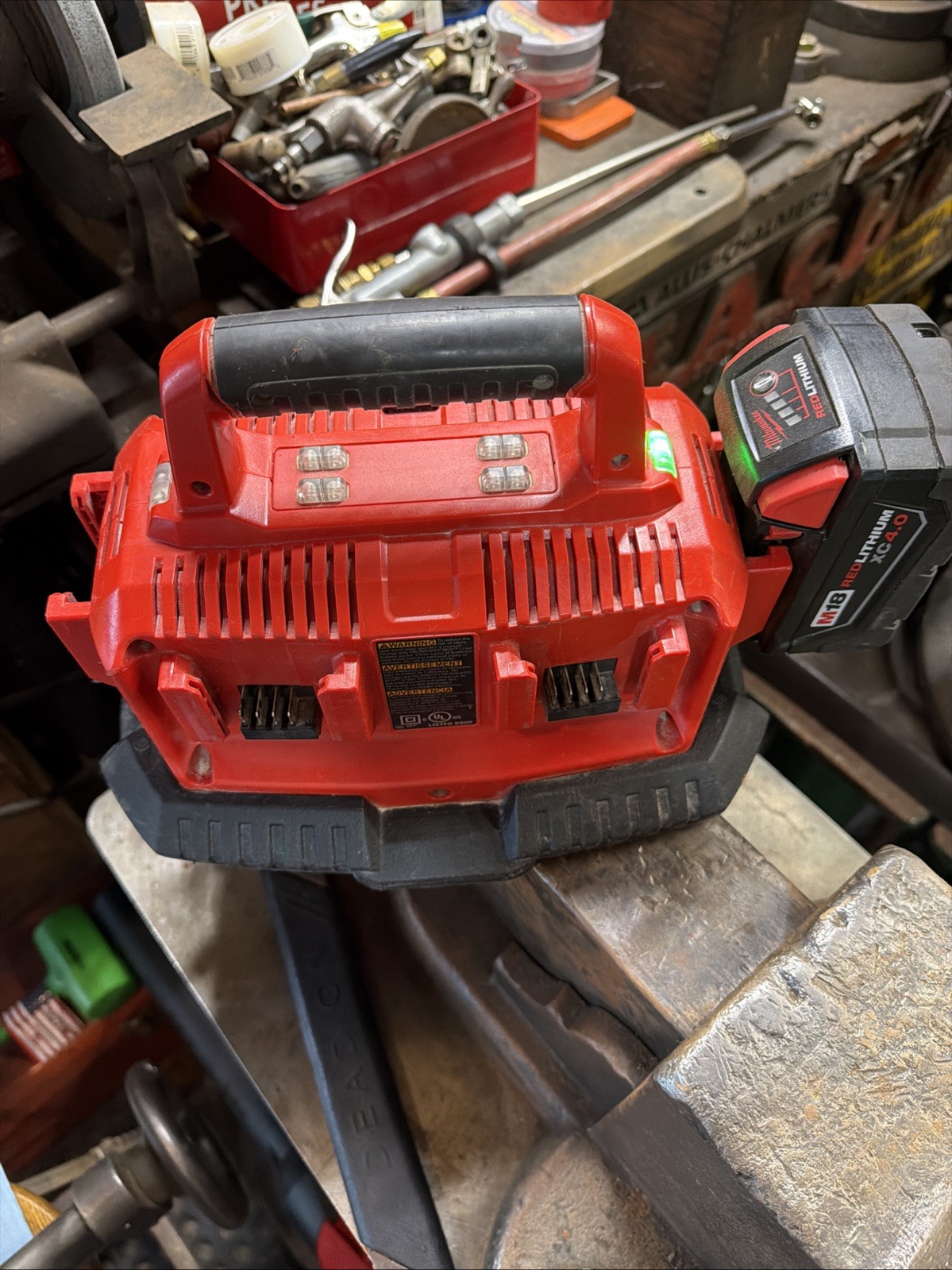 Milwaukee Tools M18 Lithium 6-Port Six Pack Battery Charger and Battery
