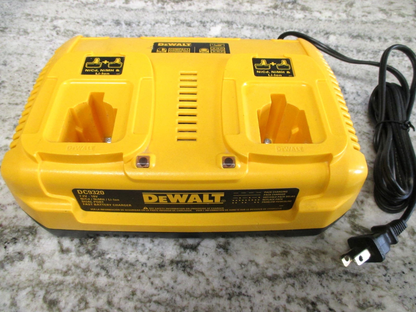 DEWALT DC9320 Dual Port 7.2V-18V Li-Ion/NiCd/NiMH Battery Charger *TESTED WORKS*