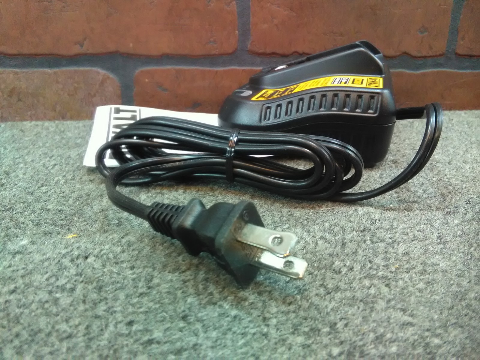 Dewalt DCB107 12V/20V MAX Lithium Ion Genuine OEM Charger-***NEW***