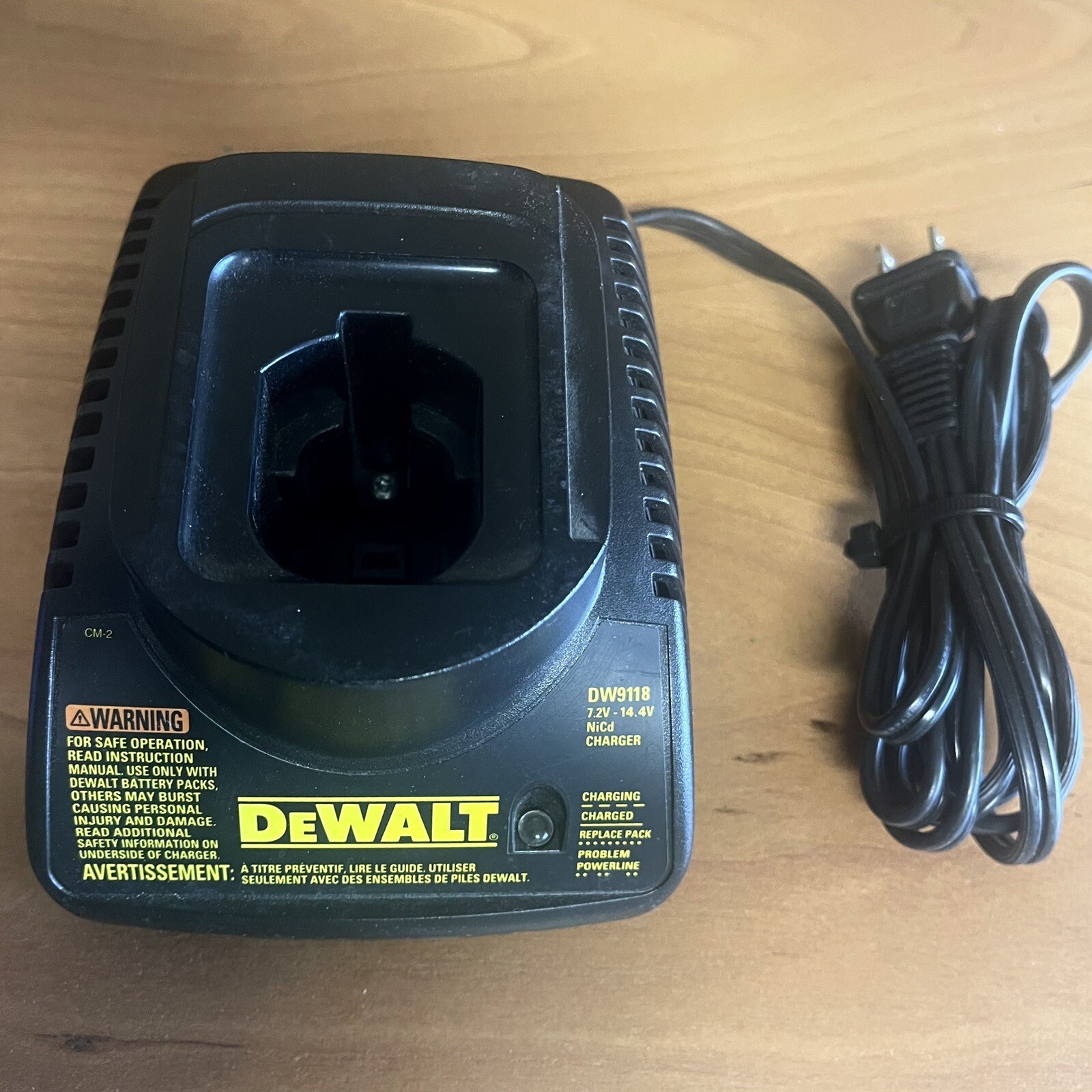 DeWALT DW9118 7.2V -14.4V 1.5A NiCd Battery Charger Genuine OEM ~ Tested