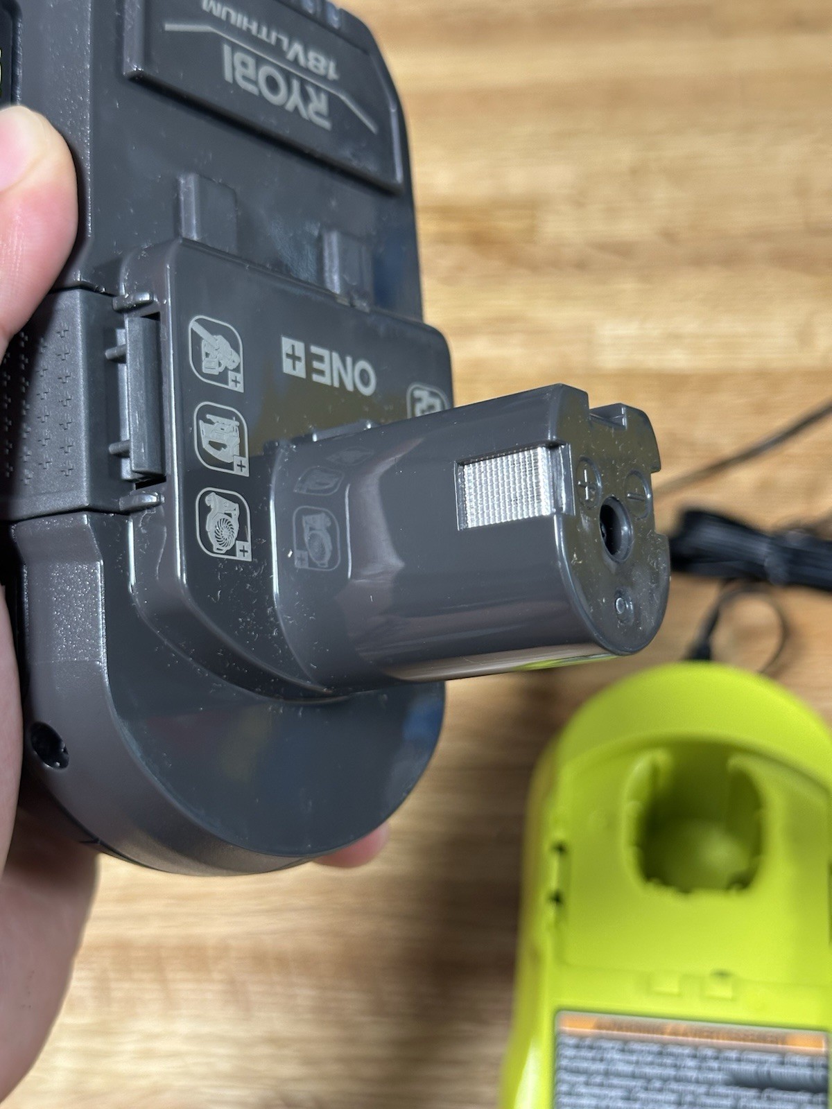 Ryobi ONE+ 18V Lithium Charger PCG002 w/ 18V 2Ah Battery