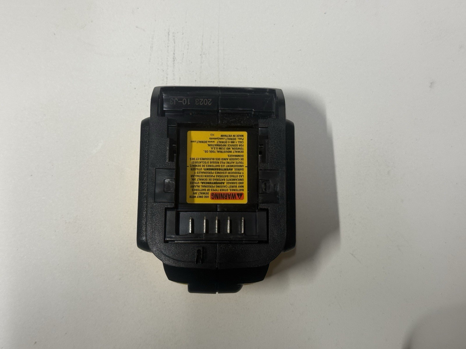 DEWALT 20V Lithium-Ion USB Charger USB-A/USB-C PD 100W Yellow