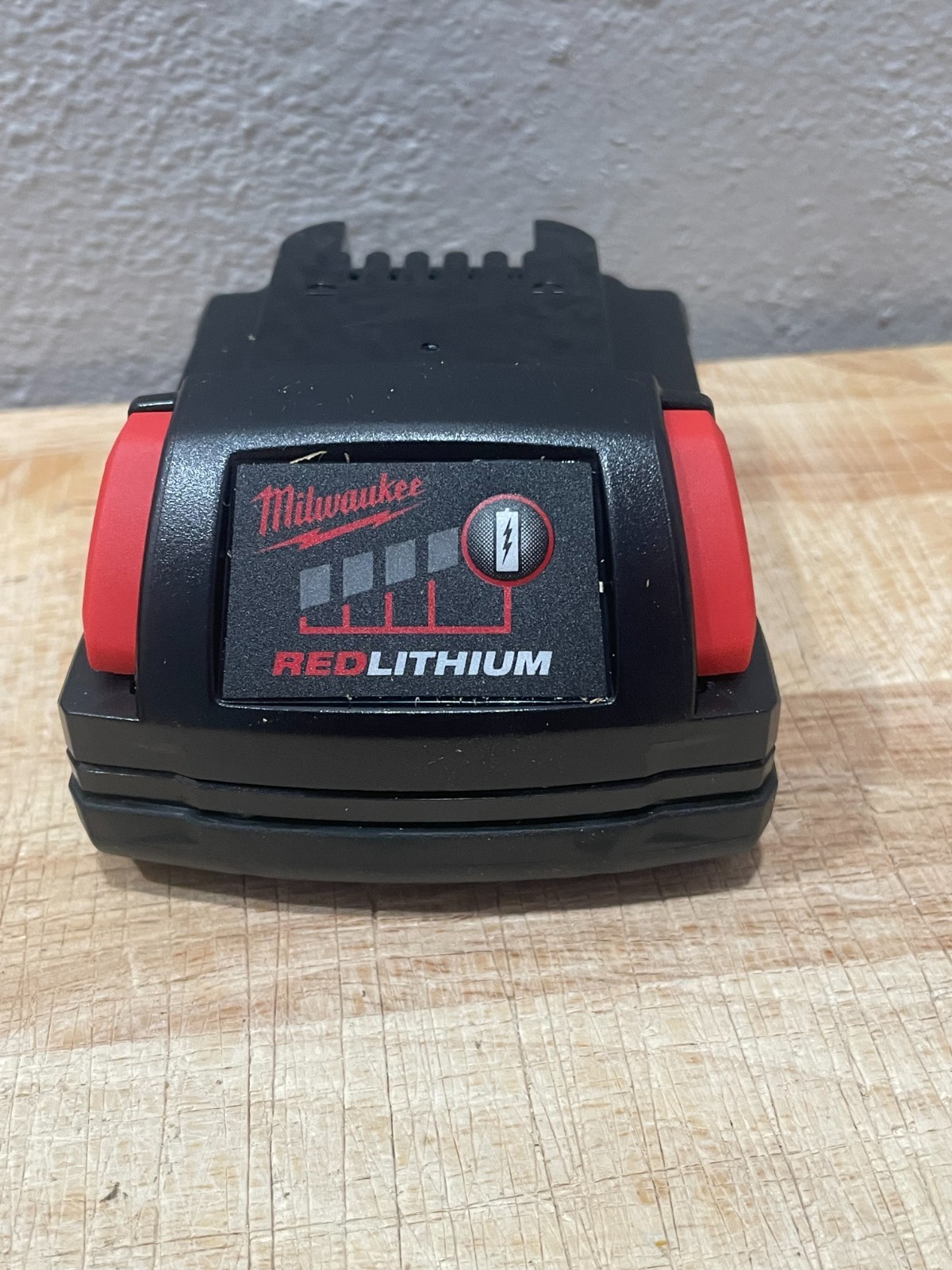 Milwaukee M12 M18 Multi-Voltage Battery Charger with M18 CP 1.5 Battery New