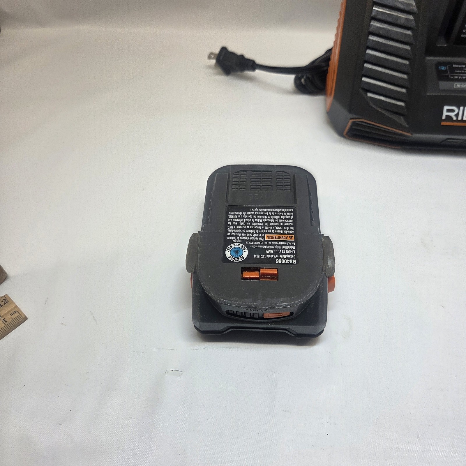 RIDGID R840095 GEN5X OEM Dual Chemistry Battery Charger With 18V 2.0 Ah Battery