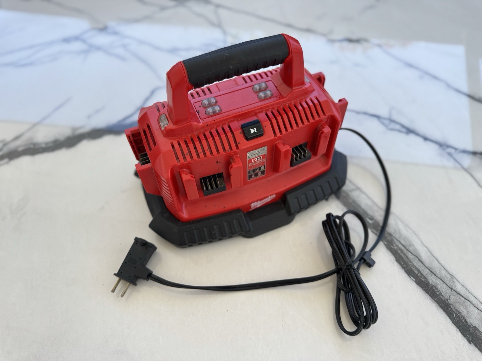 Milwaukee Tools 48-59-1806 M18 Lithium 6-Port Six Pack Battery Charger 18V
