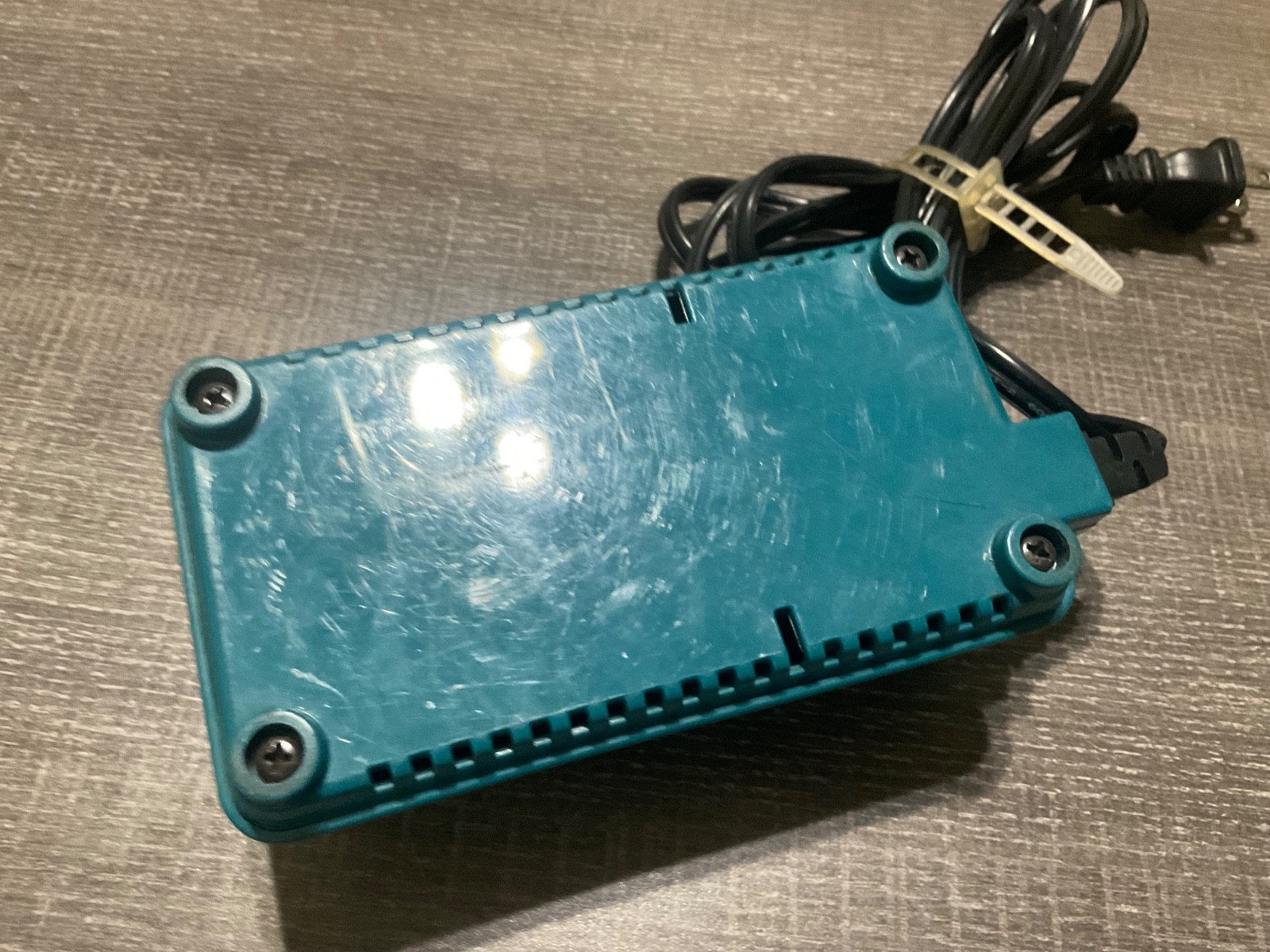 Makita DC9700 Fast Charger 7.2V 9.6V for 7000 9000 9100 UNTESTED