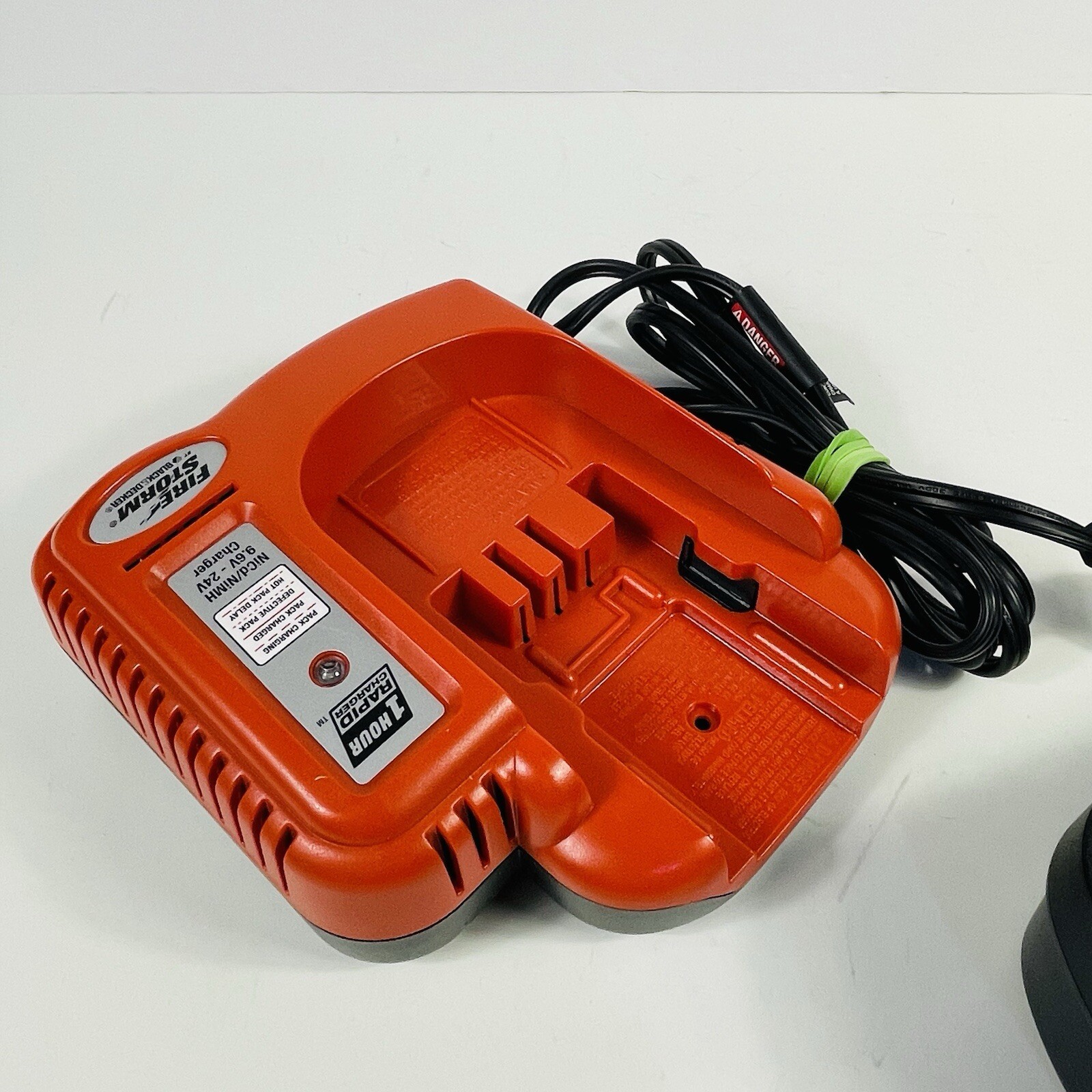 Black & Decker Fire Storm 9.6V-18V Ni-Cd Battery and Rapid Charger