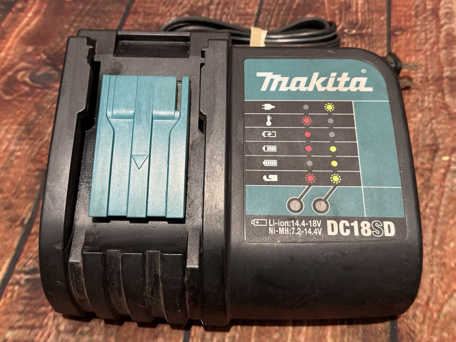 Makita DC18SD 18V High Capacity Battery Charger