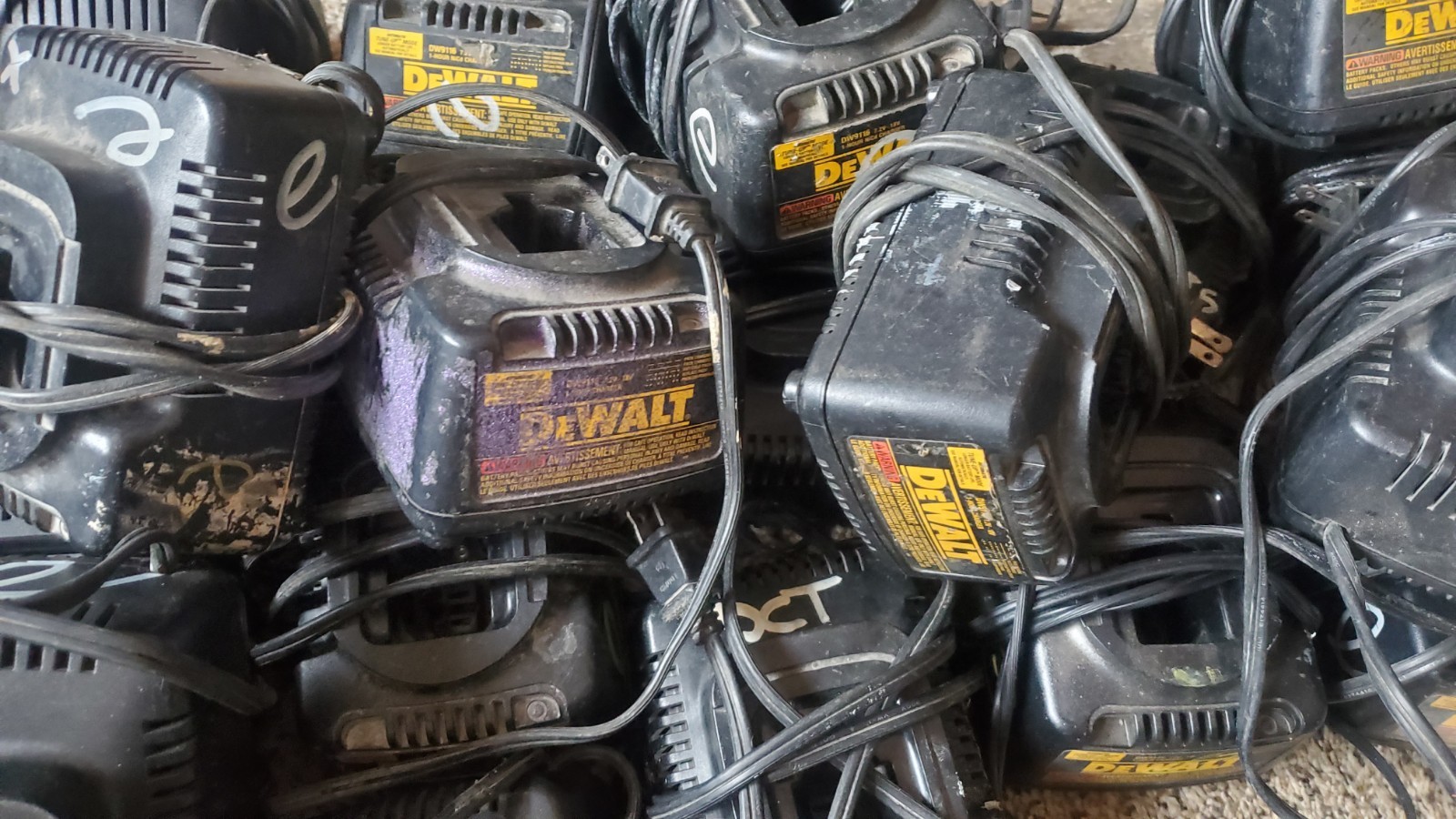 Lot Of 13+ : Dewalt DW9116 7.2-18V 1-Hour NiCd Battery Charger Black