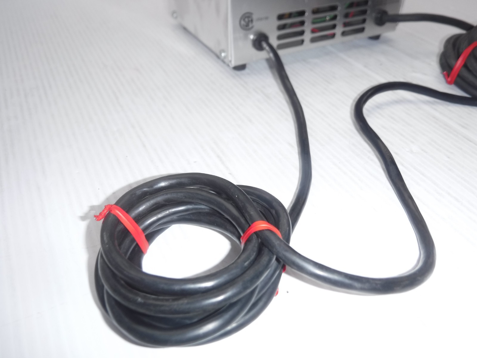 APA 411058 Automatic Battery Charger 12V