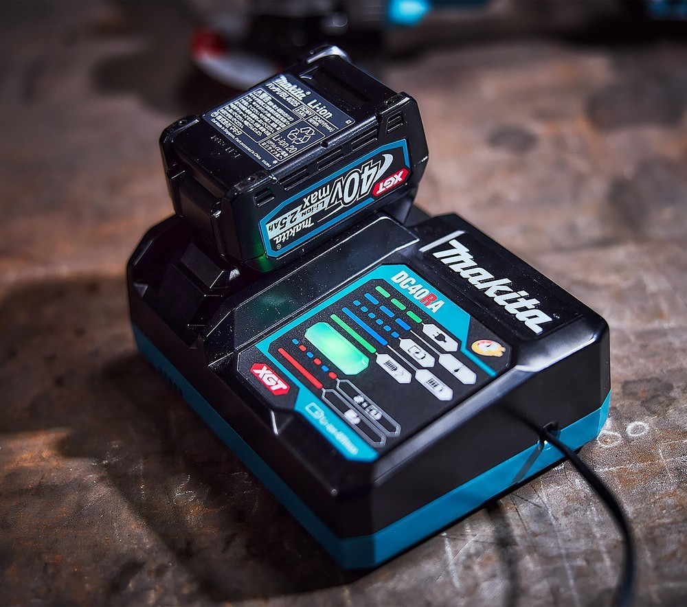 Makita 40v XGT Li-ion Rapid Battery Charger Pack – 2 x 2.5ah Batteries – DC40RA