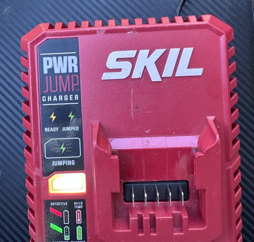 SKIL PWRCore 12 PWR Jump Charger – Red