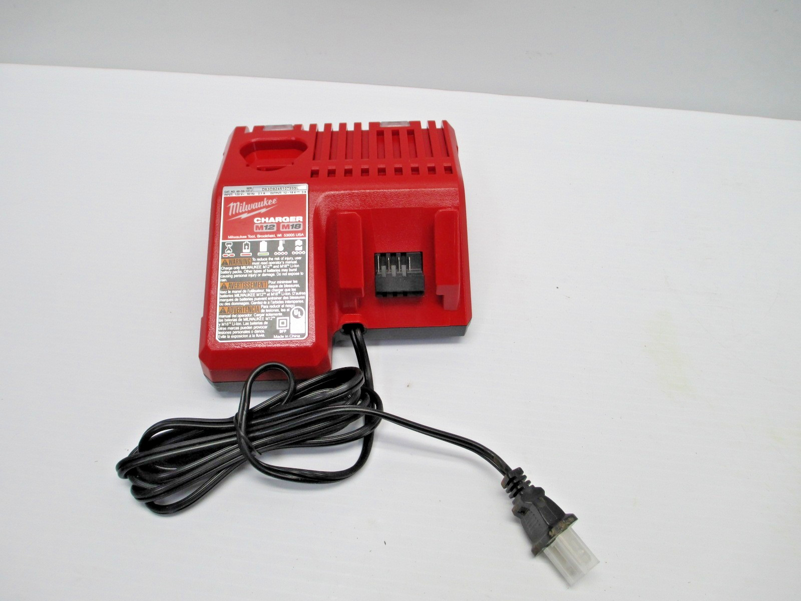 MILWAUKEE 12V 18V MULTI-VOLT LITHIUM ION BATTERY CHARGER OEM 48-59-1812 NEW