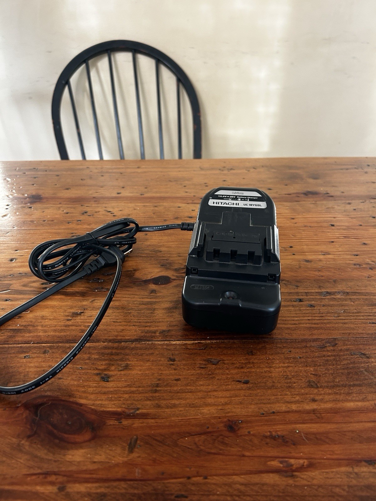 HITACHI UC18YGSL 14.4V – 18V Li-ion Slide Battery Charger Only