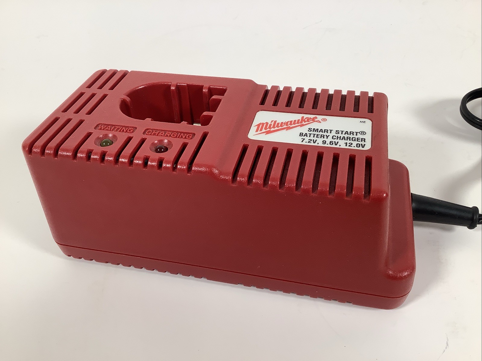 Milwaukee Battery Charger Smart Start 7.2 V 9.6 V 12V Working