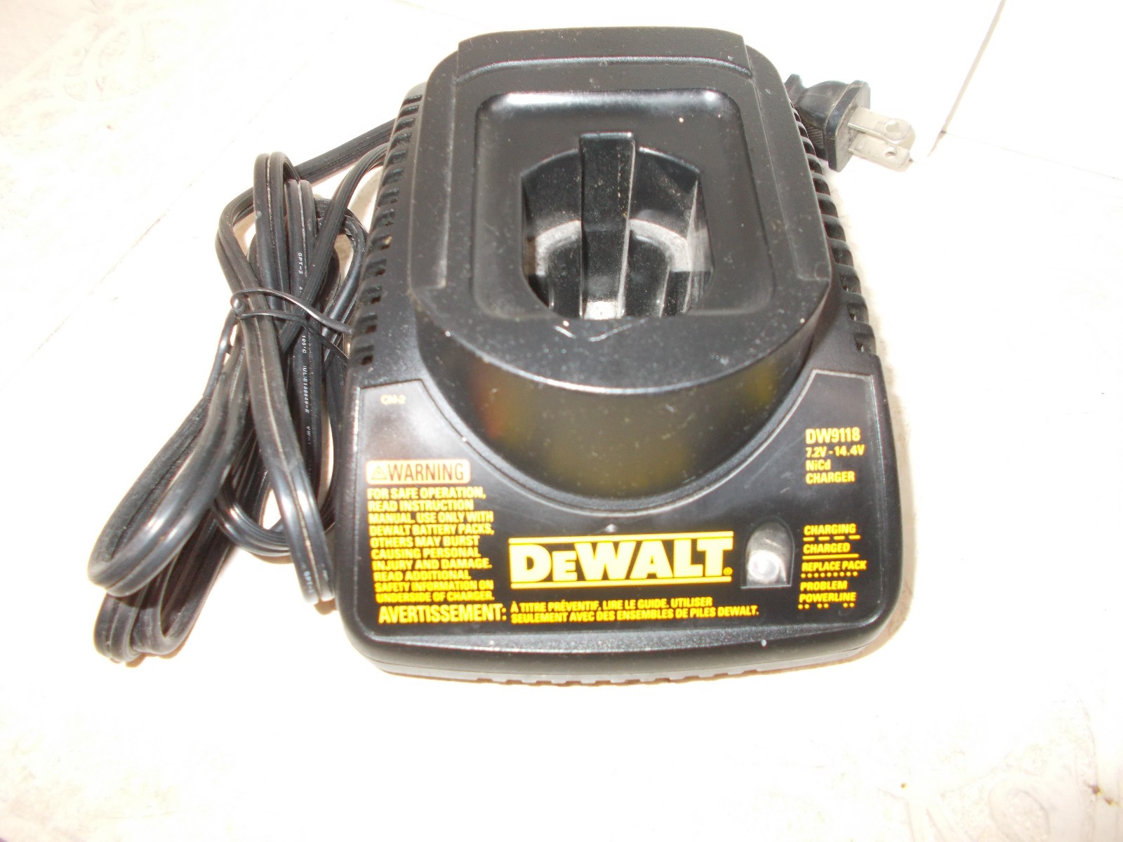 Genuine OEM Dewalt DW9118 7.2V-14.4V Battery Charger TESTED