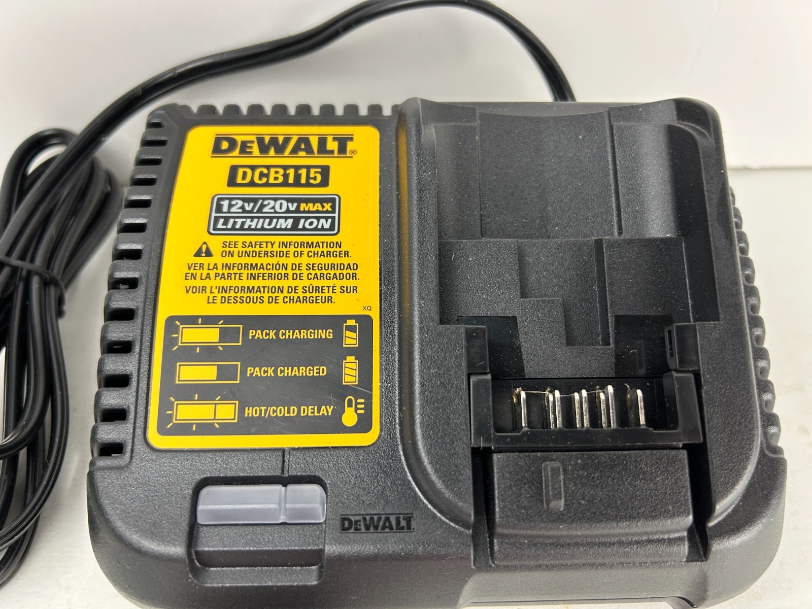 Dewalt DCB115 Fast Battery Charger 12 Volt 20 Volt Max Lithium Ion
