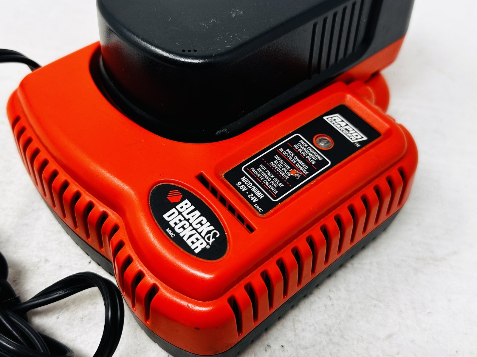 Genuine Black & Decker BDFC240 Rapid Charger w/ 18V Battery