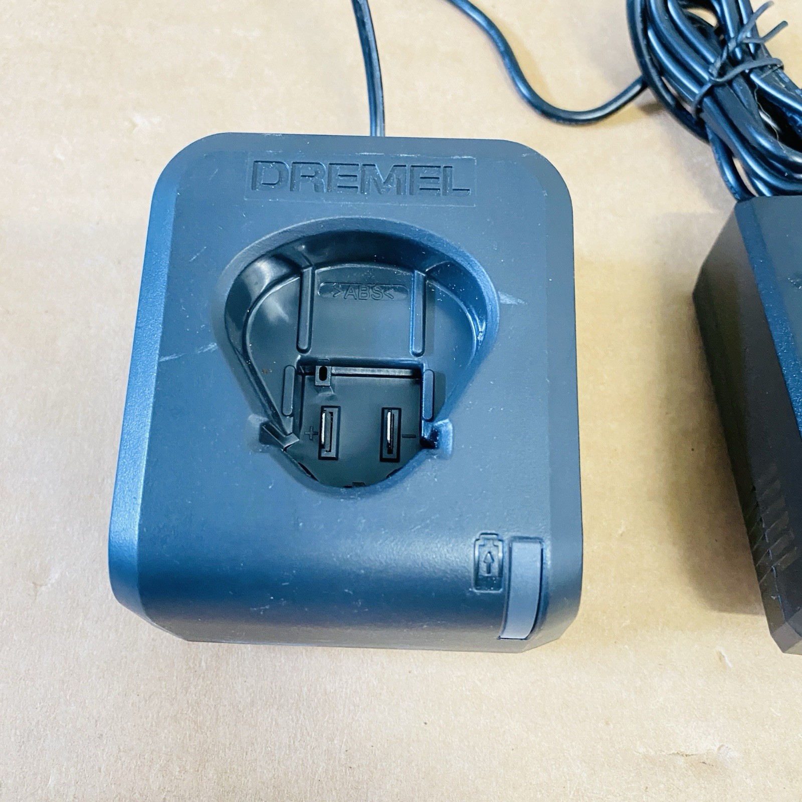 DREMEL GAL12V-20 OEM 7.2V 10.8V 12V Max Lithium Battery Charger , Tested Works