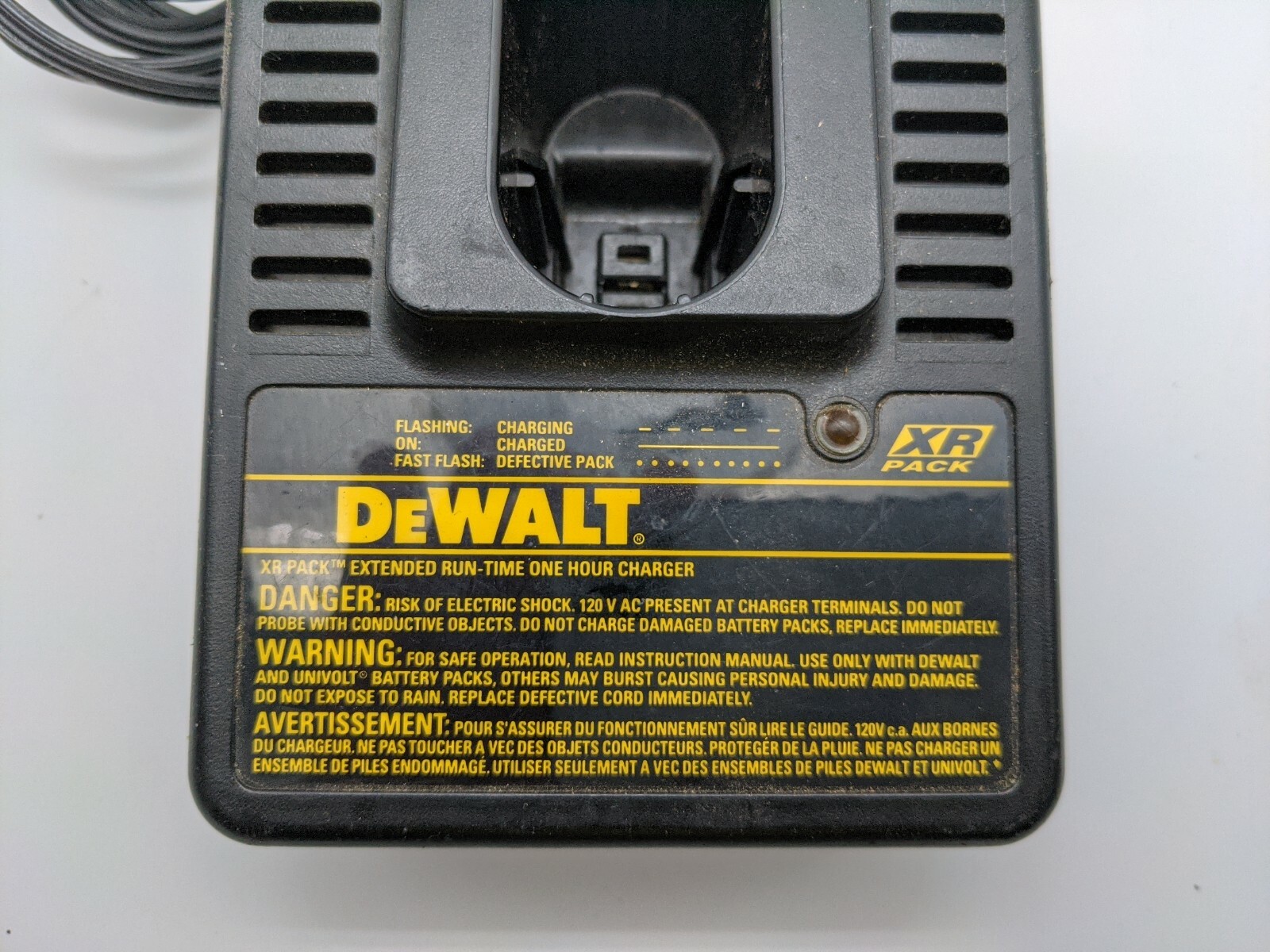 DEWALT DW9106 XR PACK Extended Run Time One Hour Battery Charger
