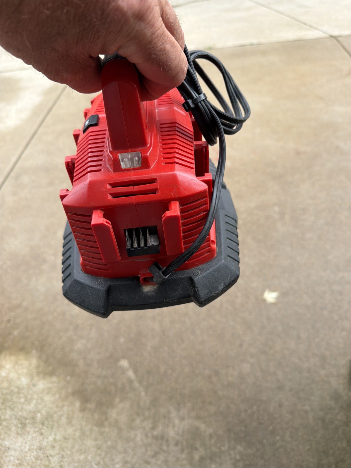 Milwaukee Tools M18 Lithium 6-Port Six Pack Battery Charger and Battery