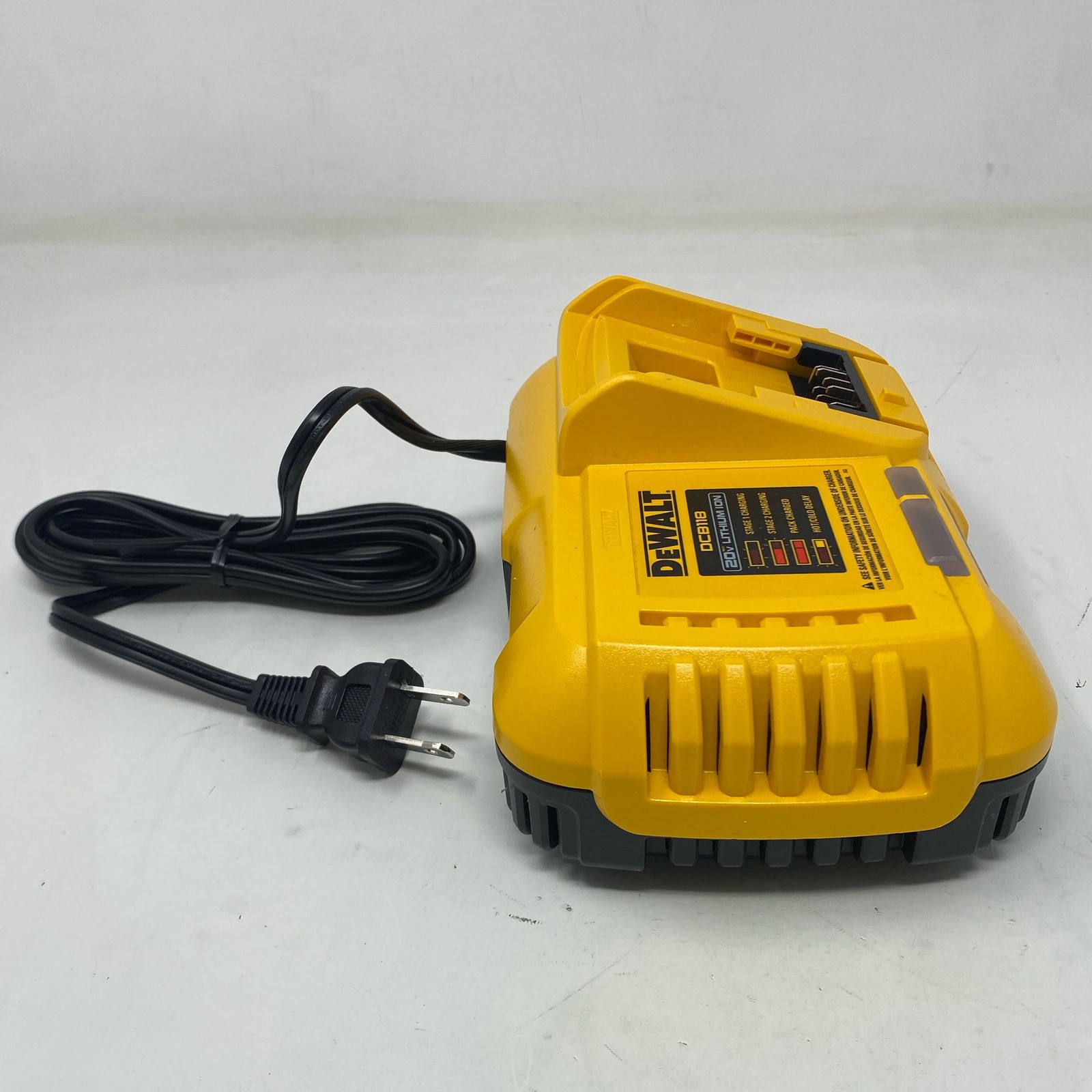 DEWALT DCB118 20V/60V FLEXVOLT 8A Fast Charger Yellow/Black