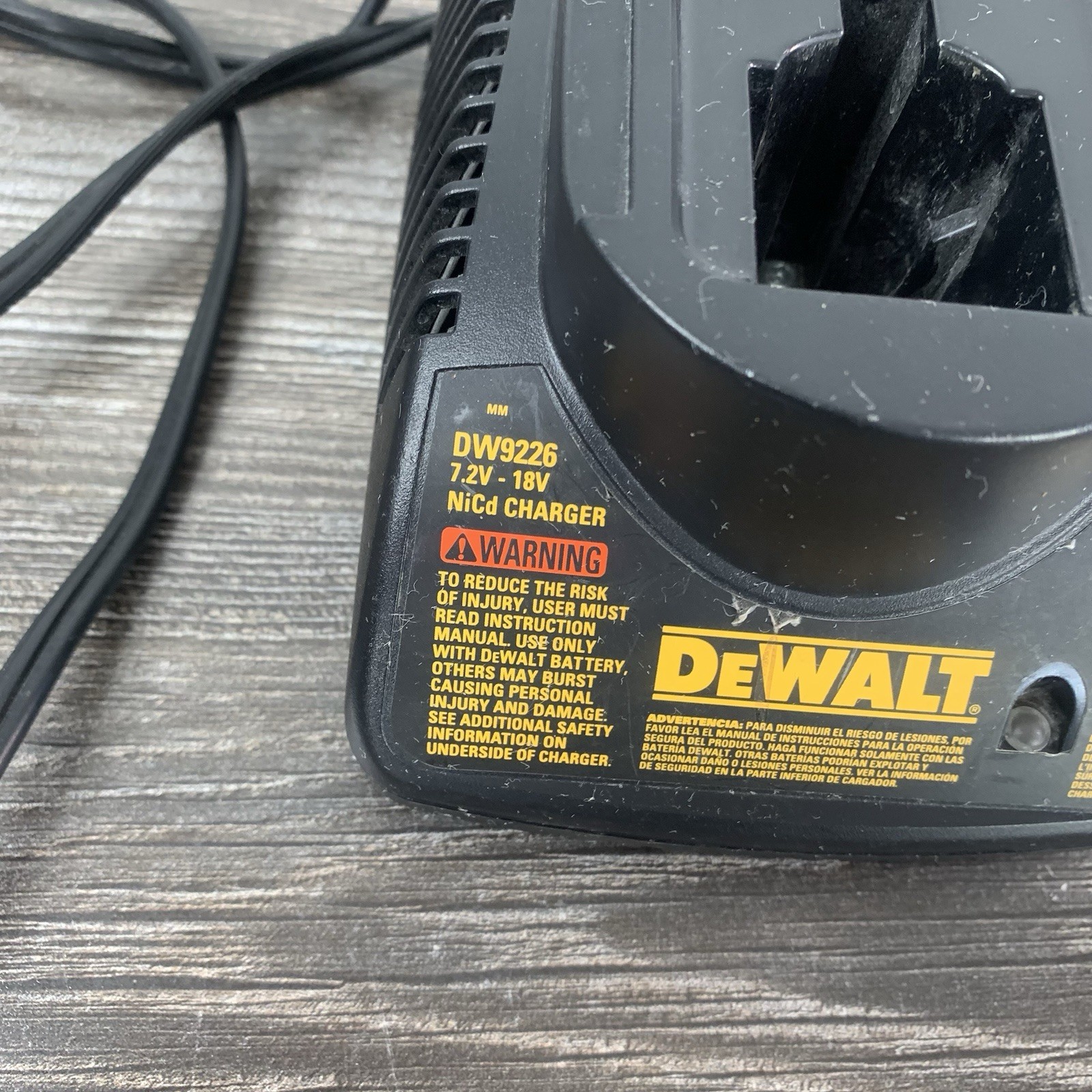 DeWalt DW9226 7.2-18V Nicd 1 Hour Battery Charger (CHARGER ONLY)