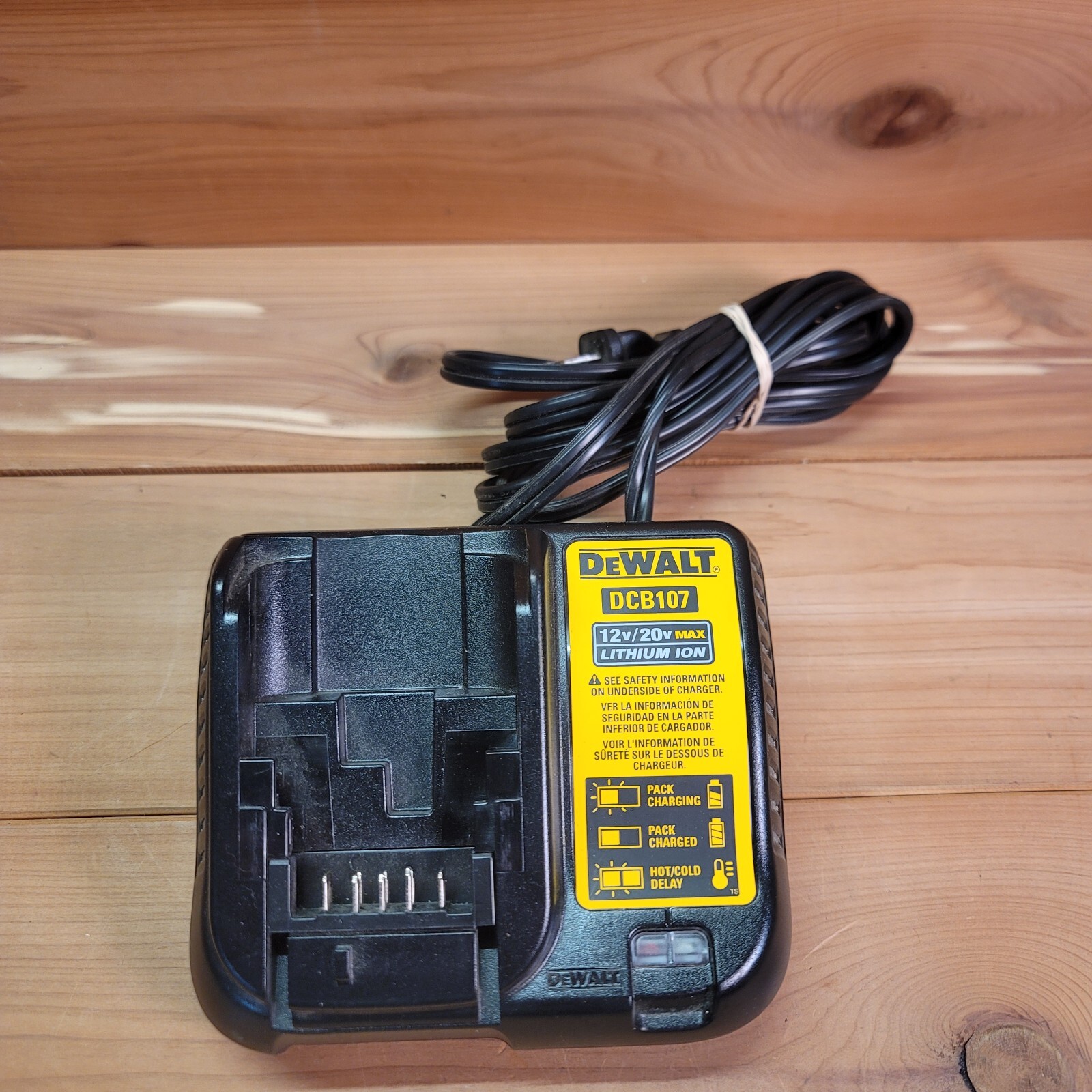 DeWALT DCB107, 12V/20V MAX Lithium Ion Charger Black Yellow Tested Working